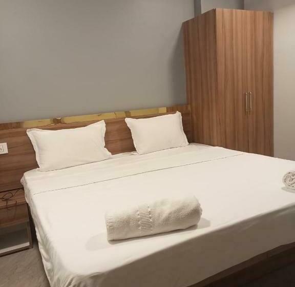 חדר דלוקס, Amulyaa Grand Inn