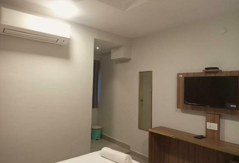 Номер Deluxe, Amulyaa Grand Inn