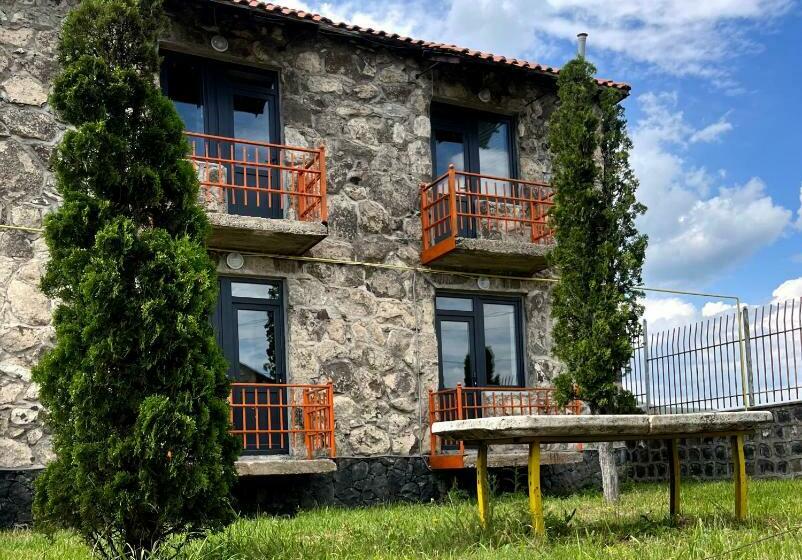 سوئیت 2 خوابه, Artstar