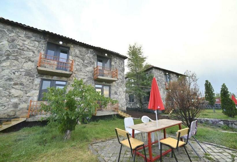 سوئیت 2 خوابه, Artstar