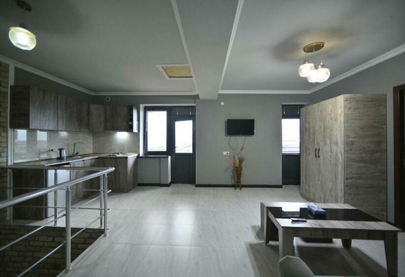 سوئیت 2 خوابه, Artstar