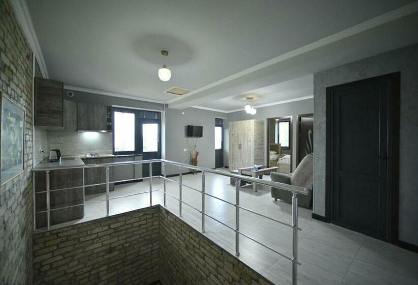 سوئیت 2 خوابه, Artstar