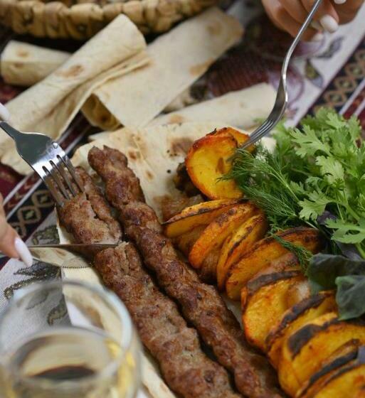 سوئیت 2 خوابه, Artstar