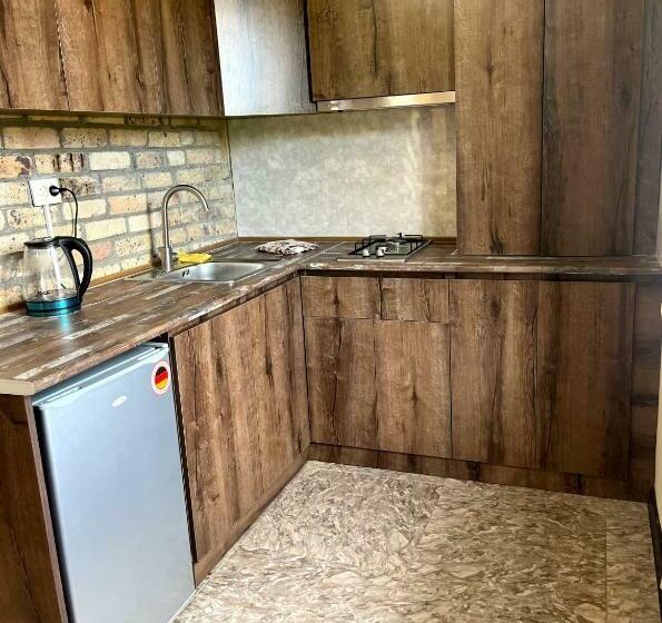 اتاق خانوادگی, Artstar