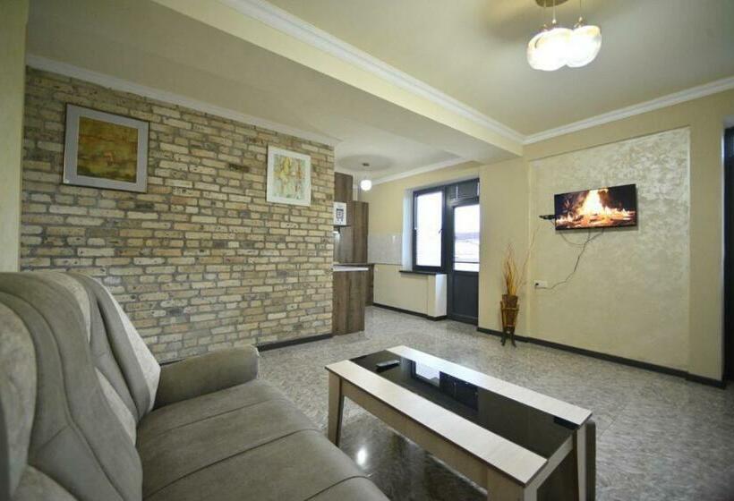 اتاق خانوادگی, Artstar