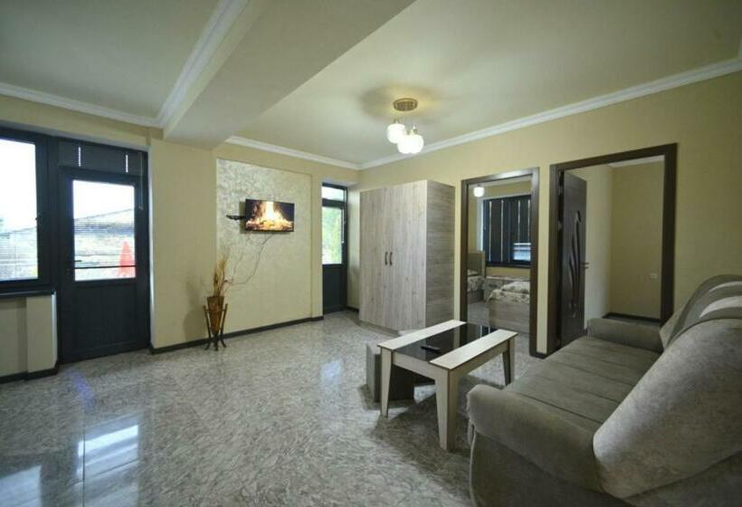 اتاق خانوادگی, Artstar