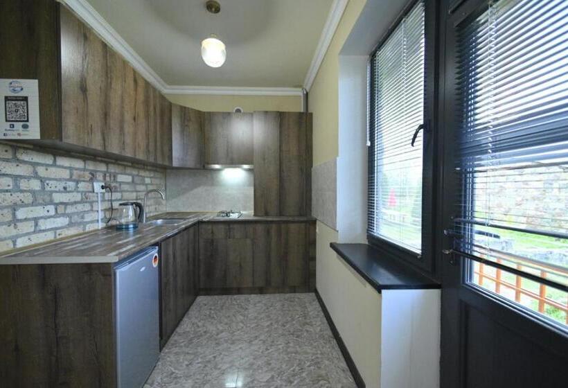 اتاق خانوادگی, Artstar