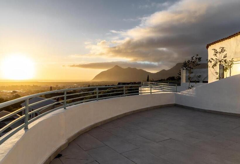 סוויטה עם מרפסת, Capri Sands Luxury Guest House