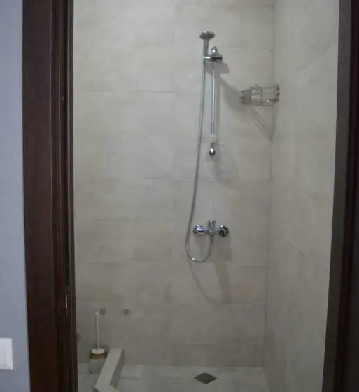 اتاق استاندارد سه تخته با چشم‌انداز باغ, Velio Guest House