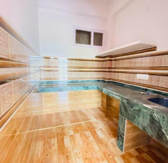 إستديو قياسى مزود بشرفة, Himalayan Holiday Homez