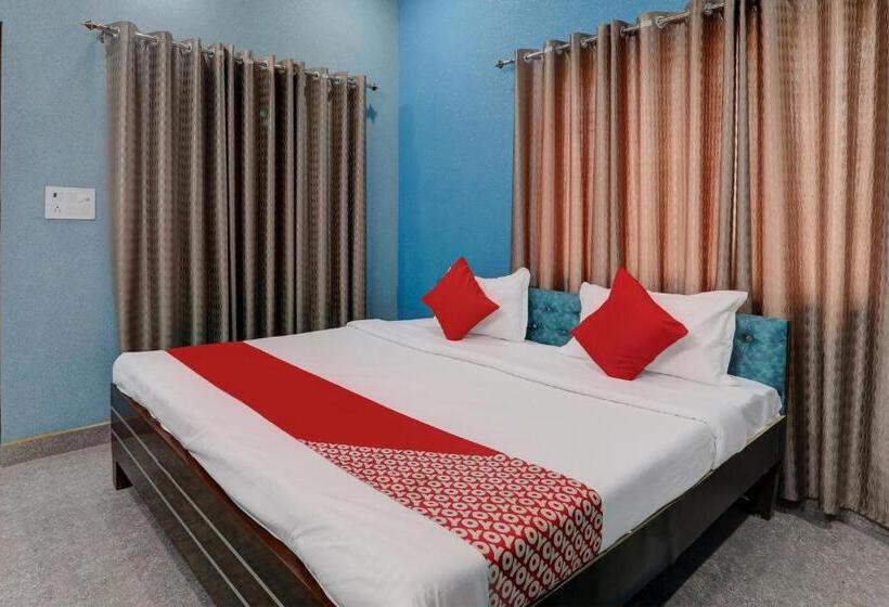 חדר קלאסי לשלושה, Fly Inn