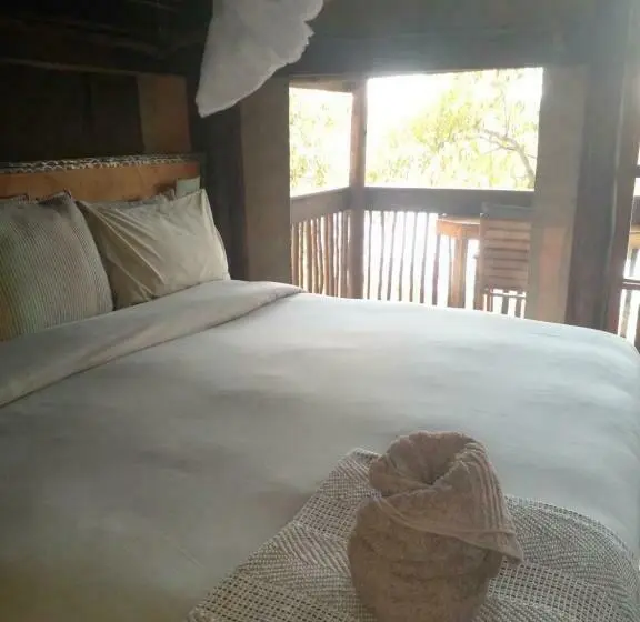 اتاق لوکس سه تخته, Nako Okavango Guesthouse