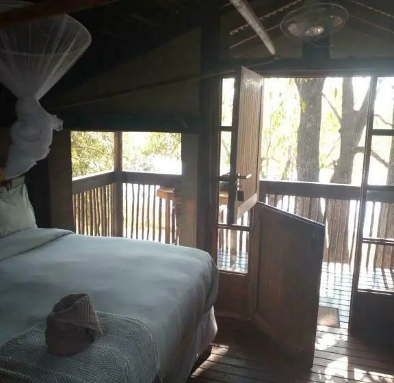 اتاق لوکس سه تخته, Nako Okavango Guesthouse