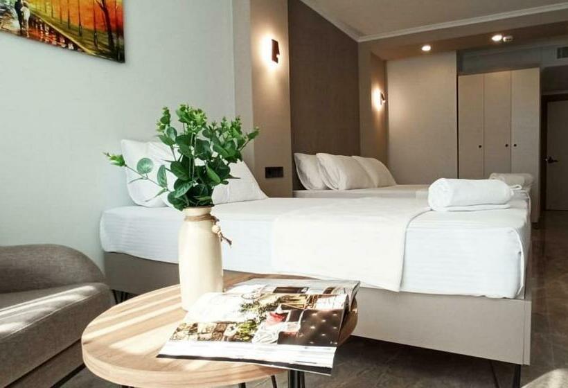 标准三人间, 01 Nova Otel