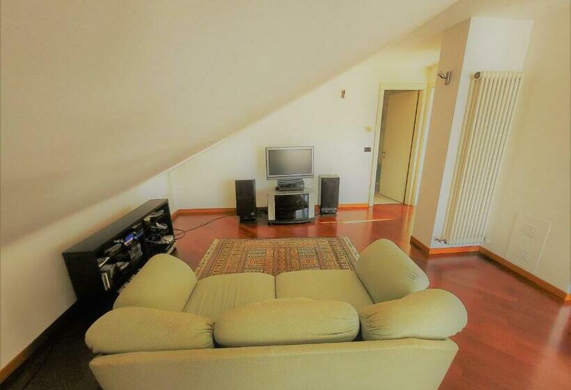 带露台的高档房间, Niki S Rooms