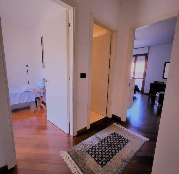 高级家庭房间, Niki S Rooms