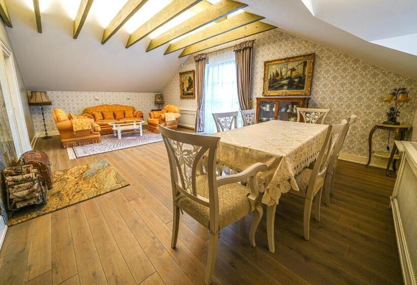 سوییت خانوادگی, Royal Horse Resort