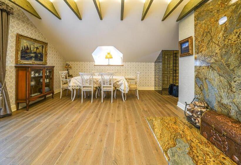 سوییت خانوادگی, Royal Horse Resort