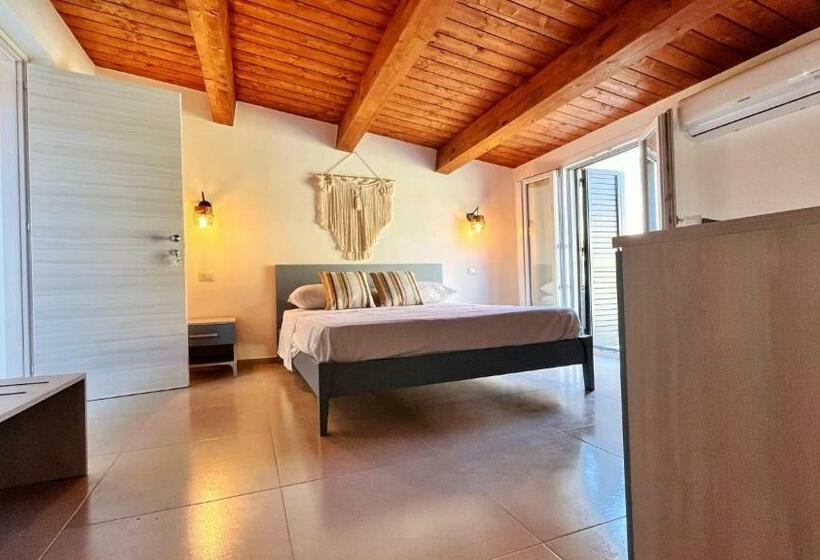 اتاق استاندارد با بالکن, Flamingo Suites