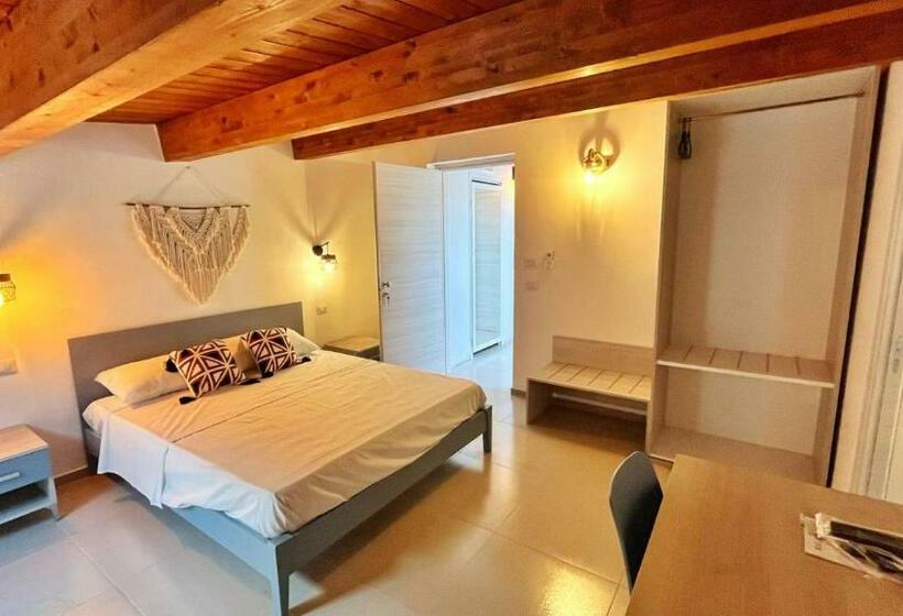 اتاق استاندارد با بالکن, Flamingo Suites