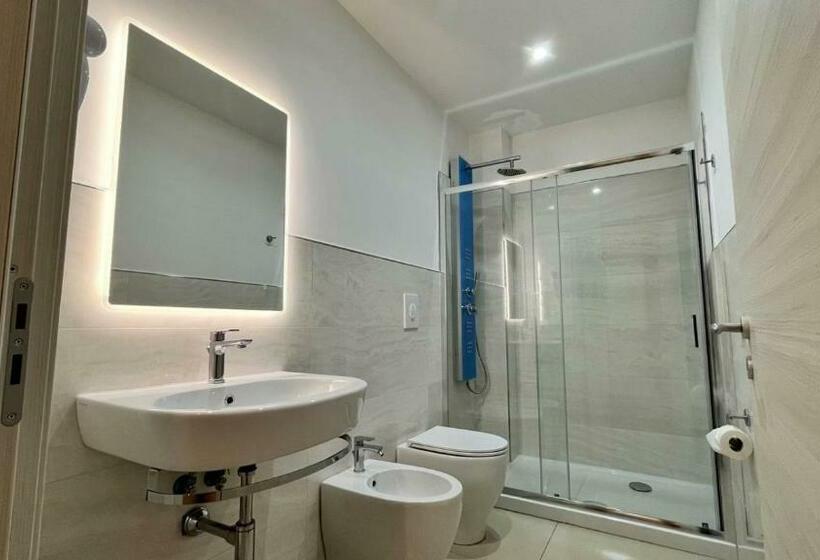 اتاق استاندارد سه نفره, Flamingo Suites