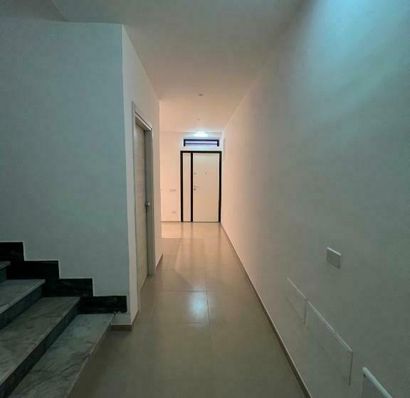 اتاق استاندارد سه تخته با بالکن, Flamingo Suites