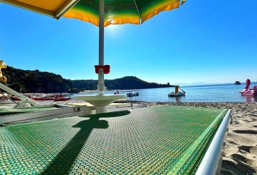 اتاق استاندارد با بالکن, Flamingo Suites