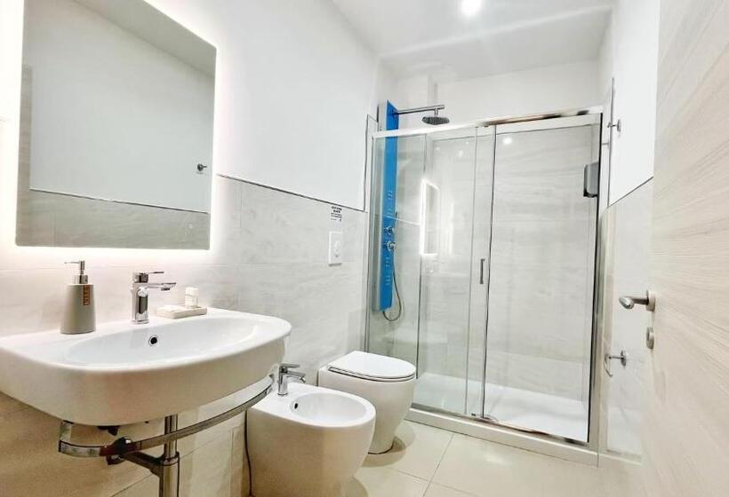 اتاق استاندارد سه نفره, Flamingo Suites