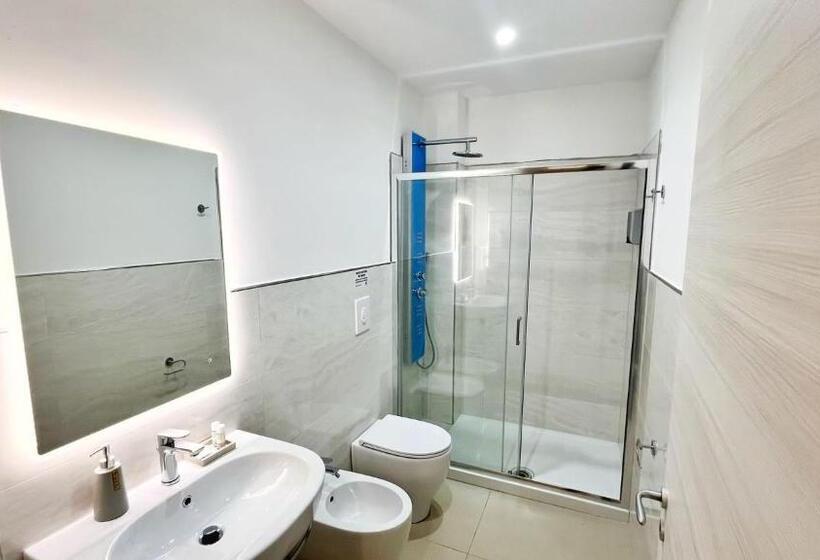 اتاق استاندارد سه نفره, Flamingo Suites