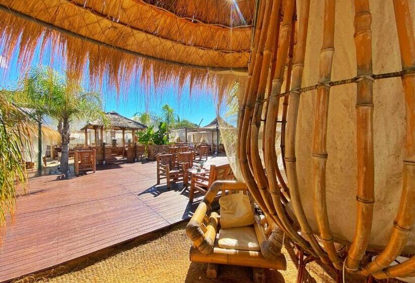 اتاق استاندارد سه تخته با بالکن, Flamingo Suites