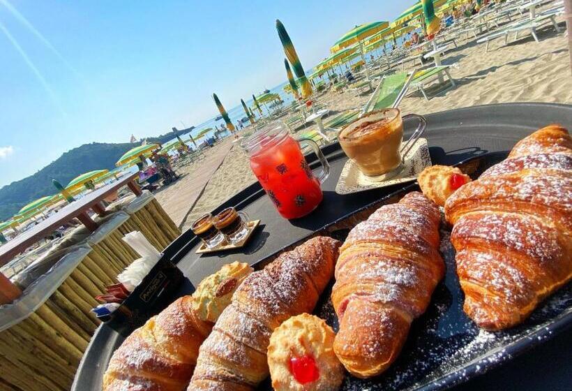 اتاق استاندارد با بالکن, Flamingo Suites