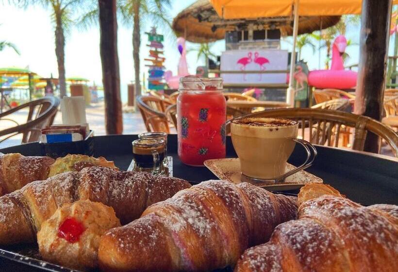 اتاق استاندارد با بالکن, Flamingo Suites