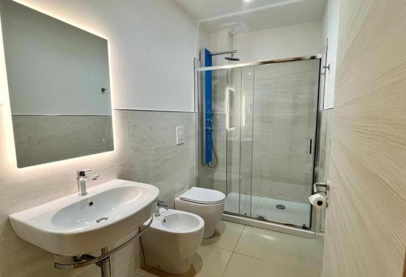 اتاق استاندارد سه نفره, Flamingo Suites