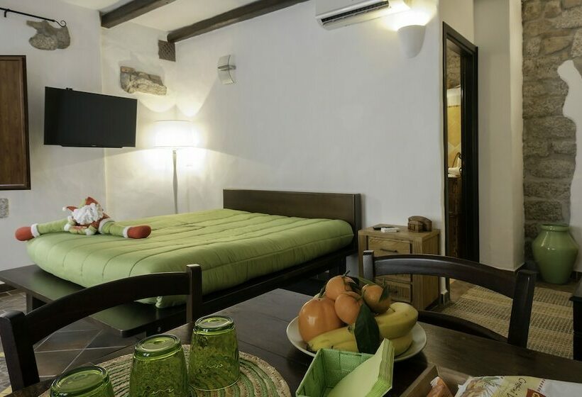 اتاق خانوادگی, Amsicora 8