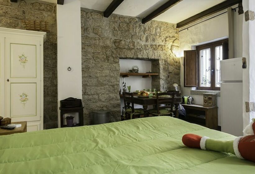 Quarto Familiar, Amsicora 8