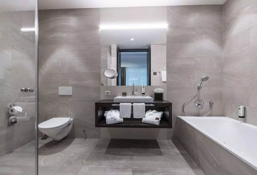 سوییت جونیور, B Smart Hotel Bendern
