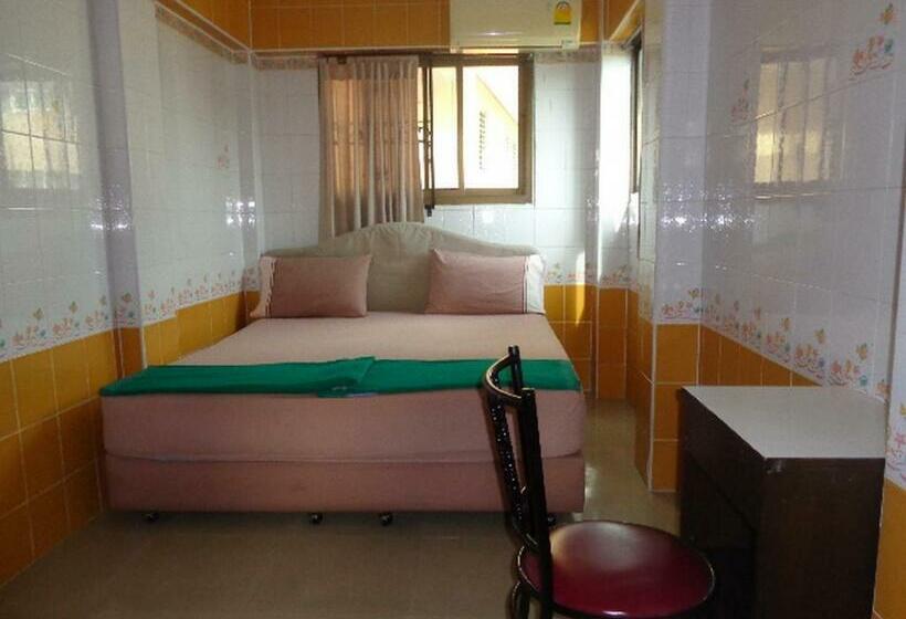 اتاق لوکس با تخت بزرگ, At Home Guest House