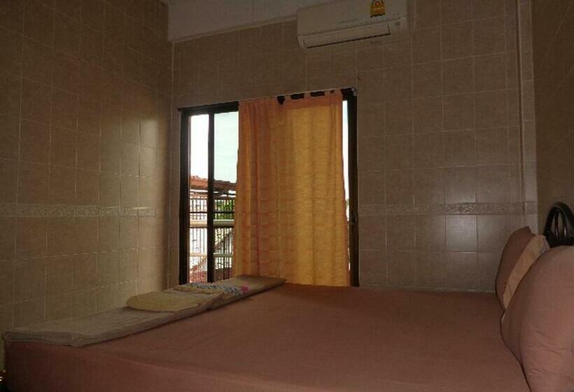 اتاق لوکس با تخت بزرگ, At Home Guest House