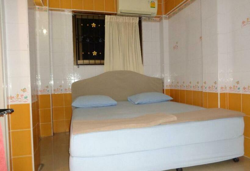 اتاق لوکس با تخت بزرگ, At Home Guest House