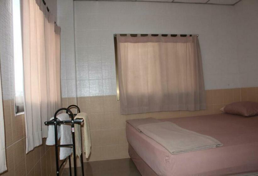 اتاق لوکس با تخت بزرگ, At Home Guest House