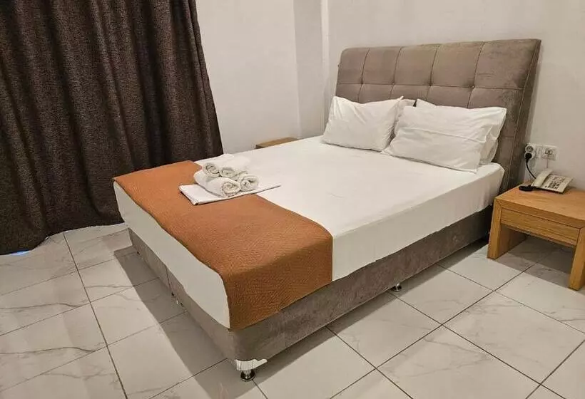 اتاق استاندارد یک نفره, Feevos