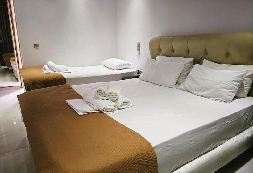 غرفة قياسية رباعية, Feevos