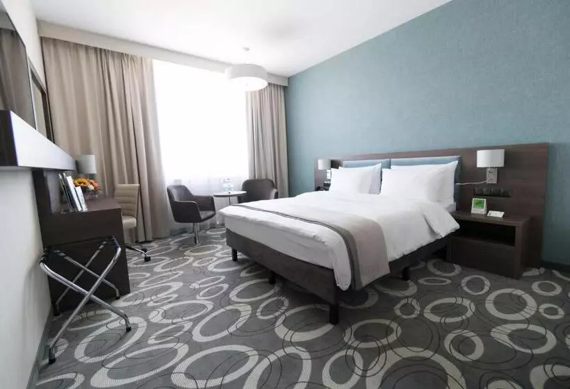 キングサイズベッドのスタンダードルーム, Holiday Inn Dąbrowa Górnicza Katowice, An Ihg