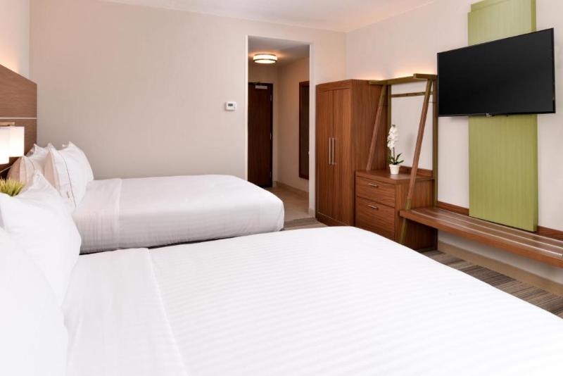 غرفة قياسية سرير ملكى لذوى الإحتياجات الخاصة, Holiday Inn Express & Suites Trinity, An Ihg