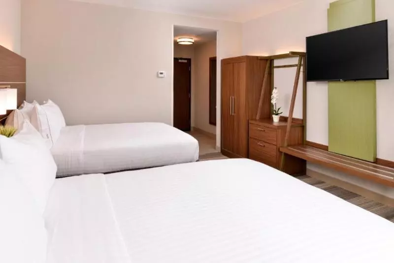 身障者適用クイーンサイズベッドルーム, Holiday Inn Express & Suites Trinity, An Ihg