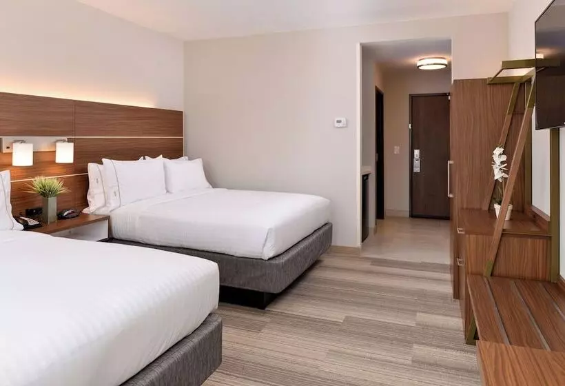 ２ダブルベッドのスタンダードルーム, Holiday Inn Express & Suites Trinity, An Ihg