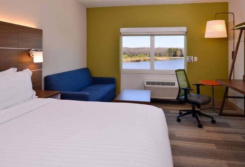 جناح, Holiday Inn Express & Suites Trinity, An Ihg