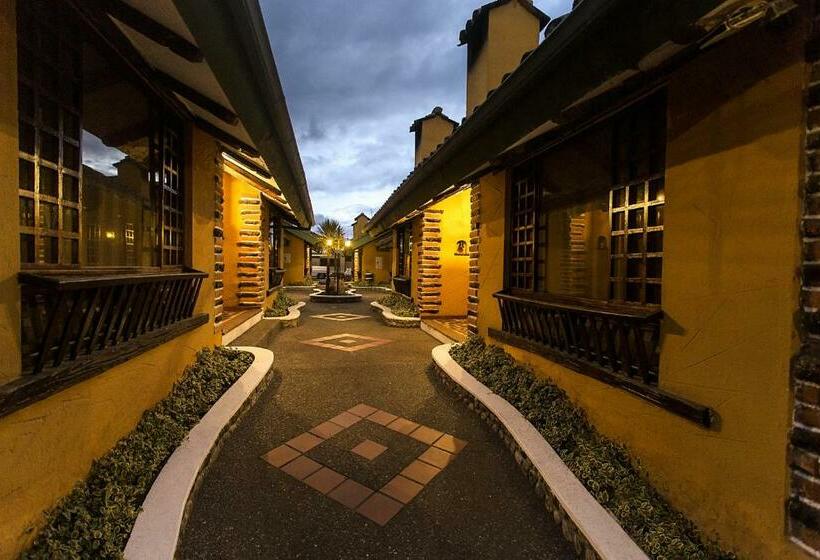 Quarto Quádruplo Estandar, Hosteria Rumipamba De Las Rosas