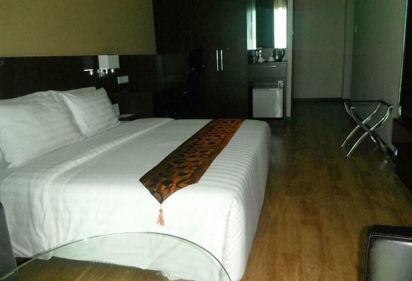 اتاق لوکس با تخت بزرگ, Keoja