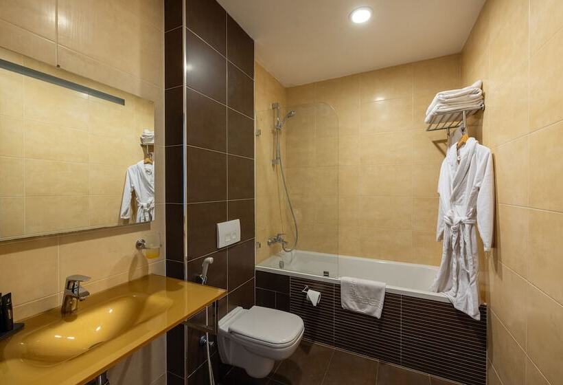 سوییت جونیور, Lalla Doudja